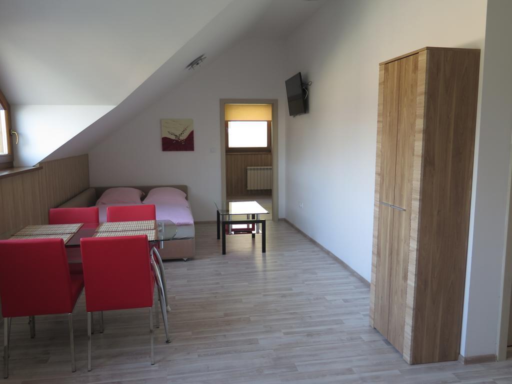 Apartamento Penzion Fryštátská Chalupa Karviná Habitación foto